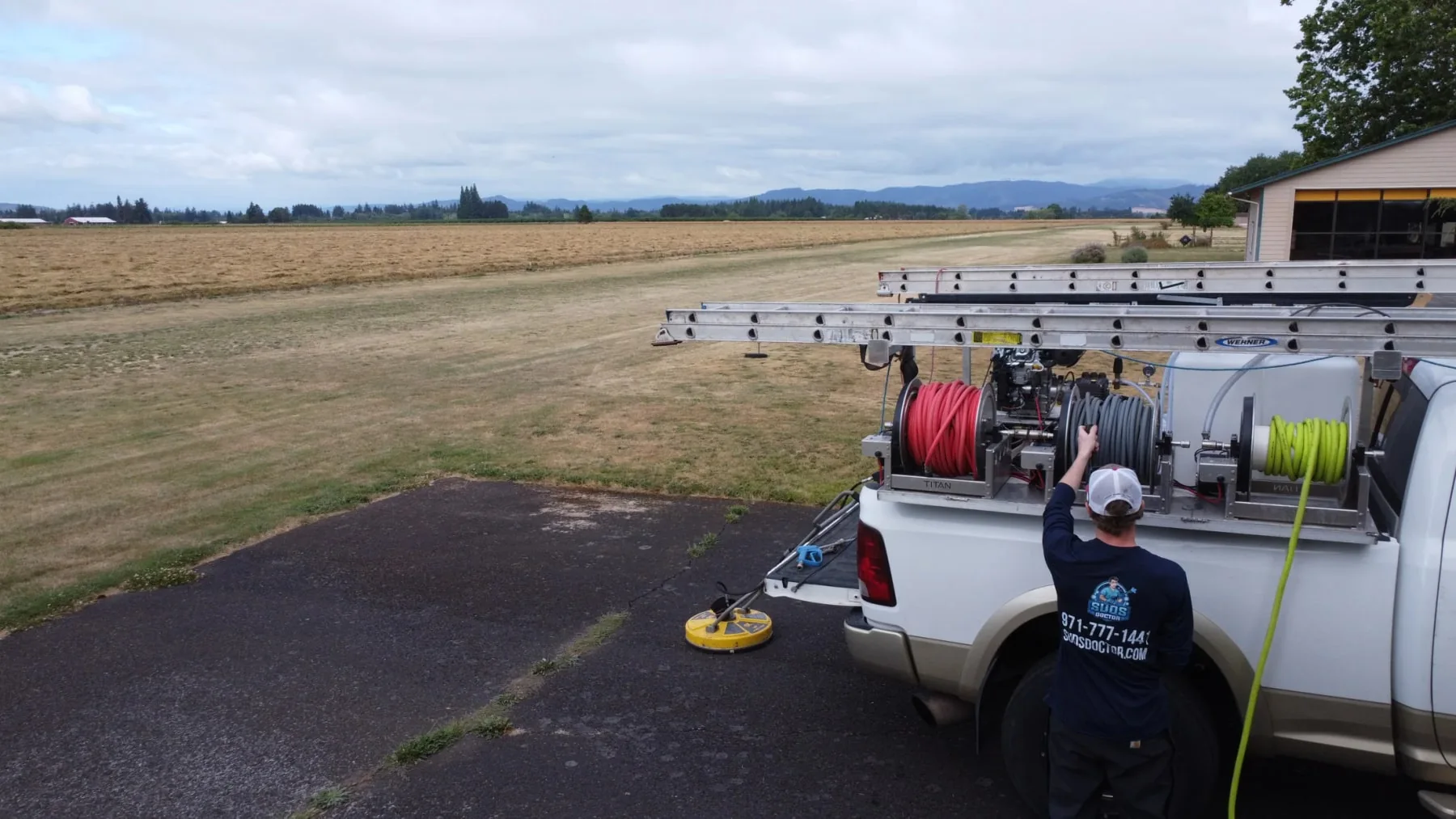 Exterior cleaning service in Hillsboro Oregon