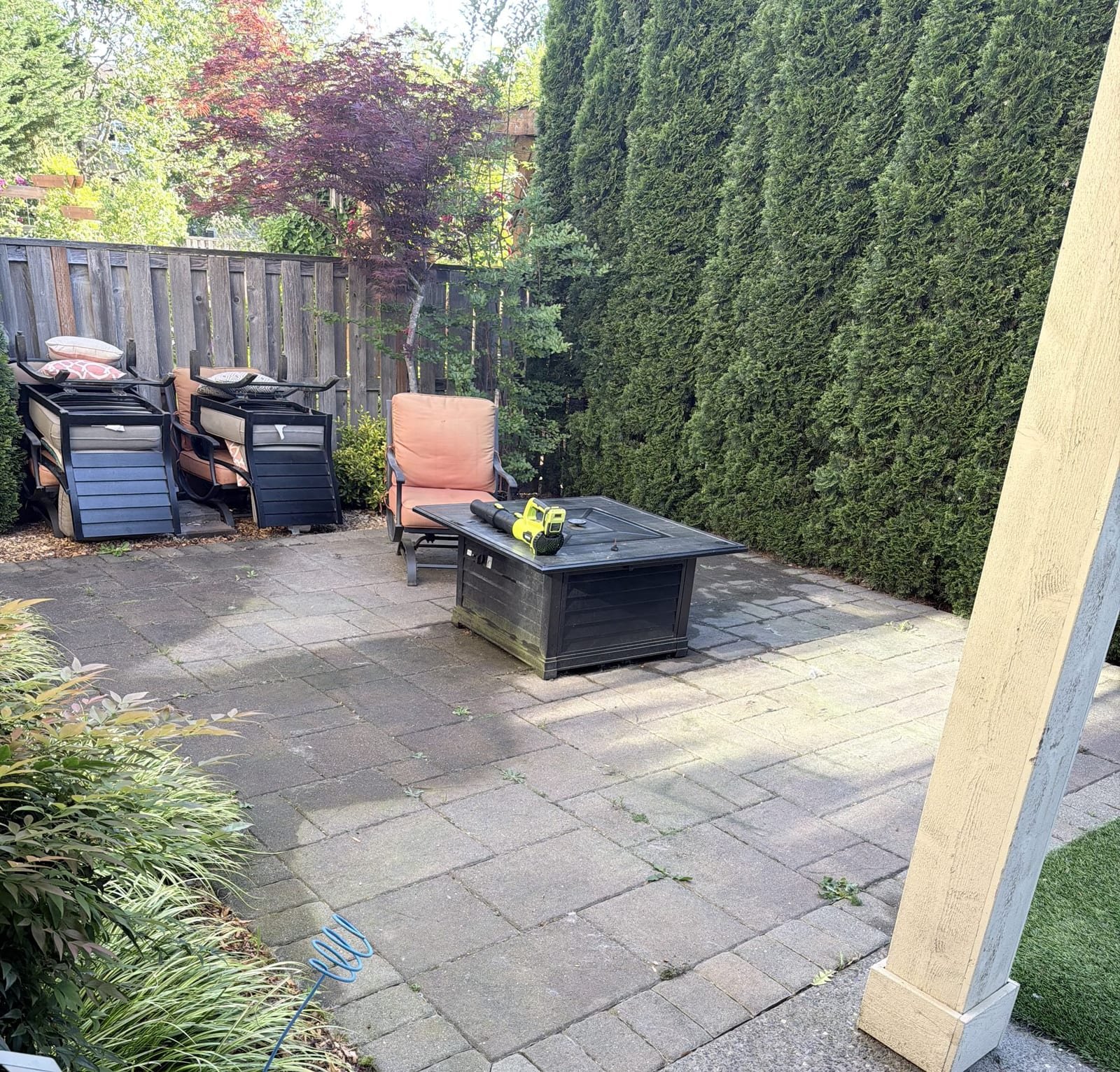 Paver patio before cleaning