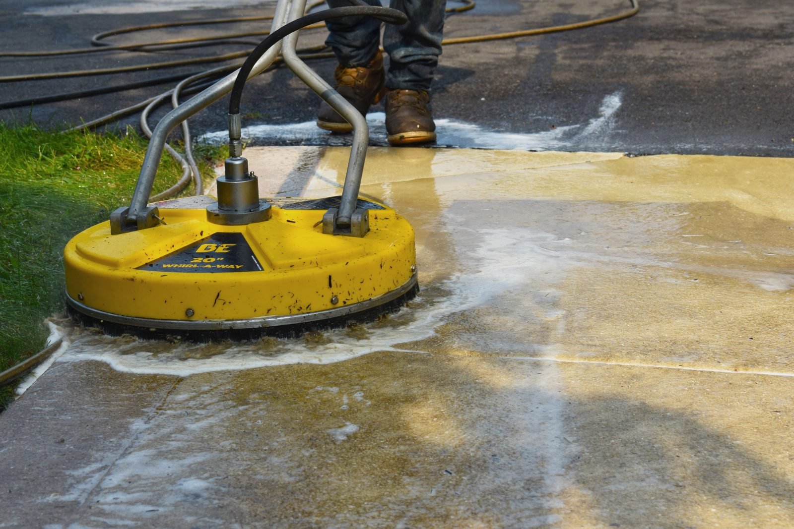 pressure washing concrete with algae buildup in Beaverton