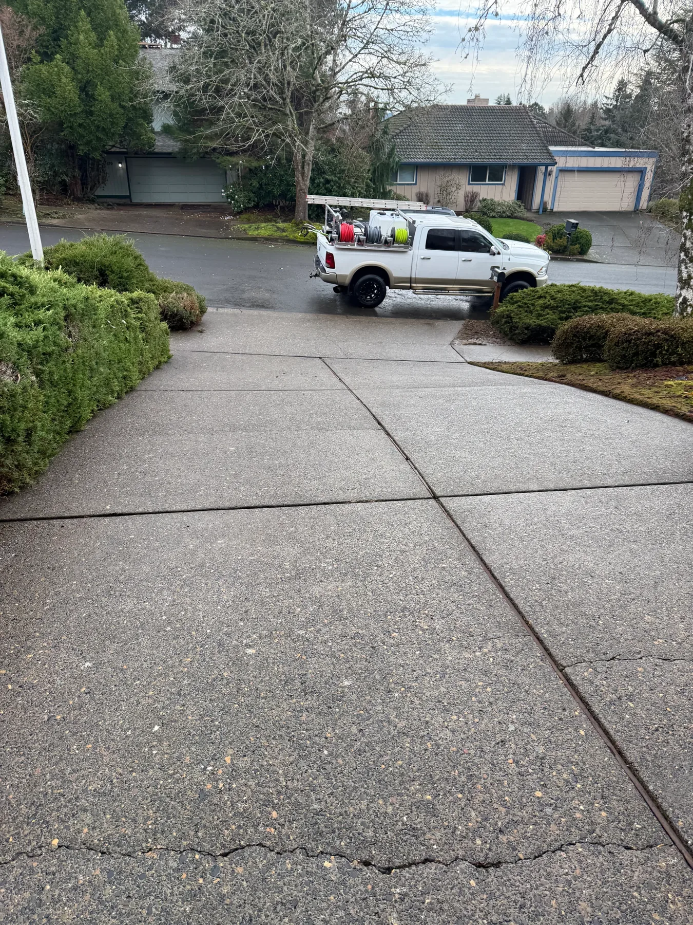 Clean exposed aggregate driveway after pressure washing in South Beaverton Oregon